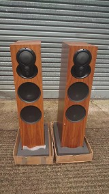 Linn Akurate 242 Passive Floor Standing Loudspeakers - Stunning!