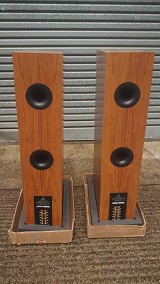 Linn Akurate 242 Passive Floor Standing Loudspeakers - Stunning!