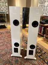 KEF R5